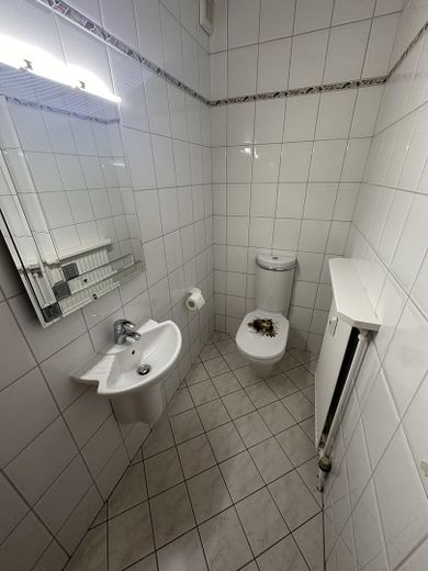 Modernisierte 4-Zimmer-Eigentumswohnung – Gäste WC