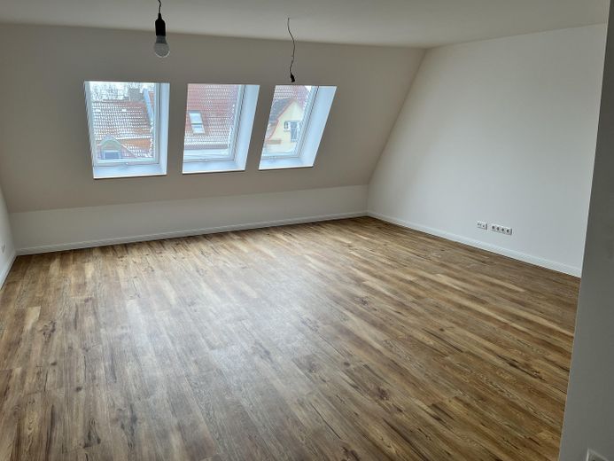 Dachgeschosswohnung Dietzgenstraße 93 – Wohnzimmer 