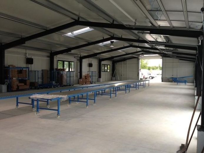 Große Lagerhalle inklusive Büro & Freifläche zu vermieten - ideal für Ihr Gewerbe! – Foto 1