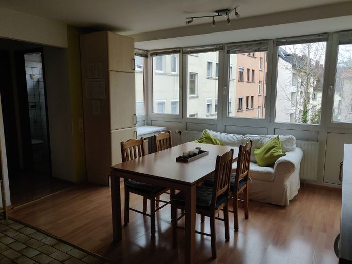 Zentral gelegene, gepflegte 3,5-Zimmer-Wohnung mit EBK in Karlsruhe – Essbereich