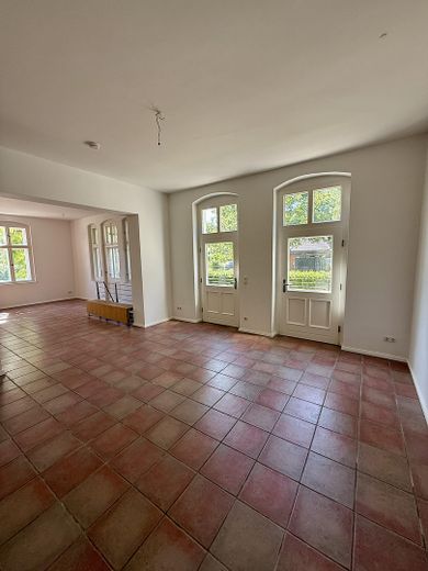 Repräsentative Gewerbefläche im Zentrum von Wandlitz – Open-Space-Bereich mit Küche