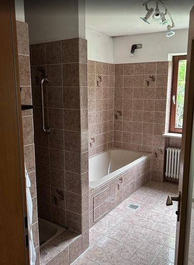 Krailling'de güzel, komisyonsuz yarı müstakil ev – Badezimmer