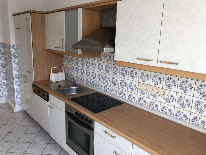 Neuwertige Wohnung mit vier Zimmern, Vollbad und EBK, Traumterrasse in Freiberg – Küche