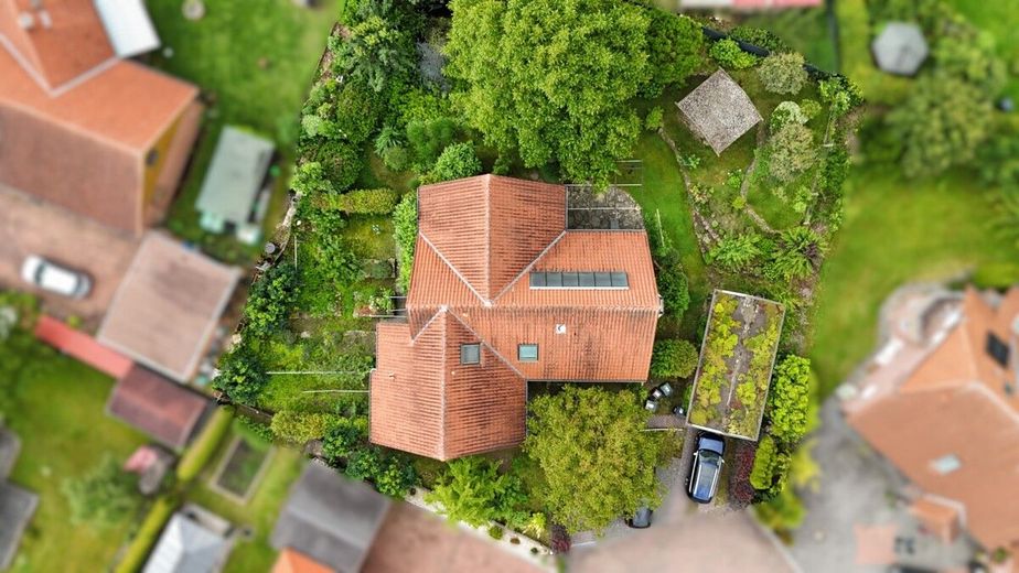Ökologisches Architektenhaus mit Charakter - Wohnen im Einklang mit der Natur – Vogelperspektive