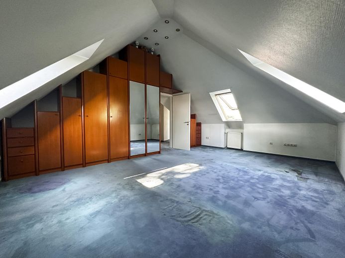 235 m² रहने का क्षेत्र, 1.425 m² का भूखंड | खुली गैलरी, फ़ायरप्लेस और हैम्बर्ग के पास – Schlafzimmer 4