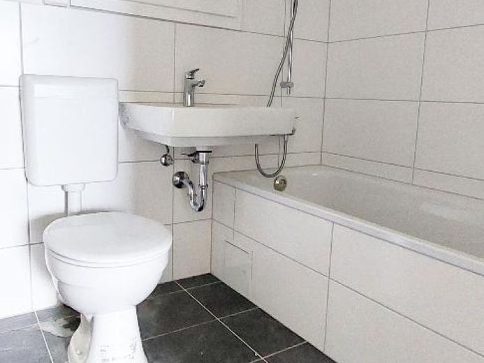 große 3 Zimmer, EBK, Balkon, frisch saniert, Aufzug – Foto 1
