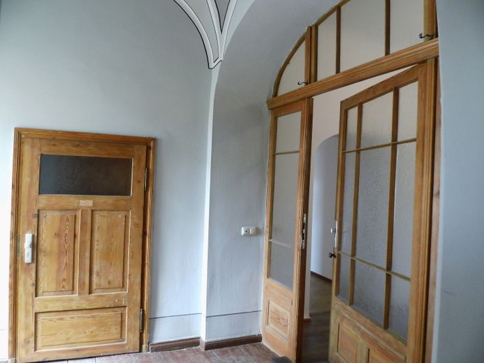 3 Zimmer mit anliegender überdachter Terrasse in der historischen Altstadt – Wohnungseingang