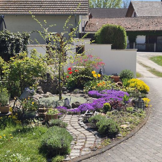 Wohnen und Gewerbe / großzügiges Mehrgenerationenanwesen 1.580 qm mit Halle / Nahe München – Garten WE 1