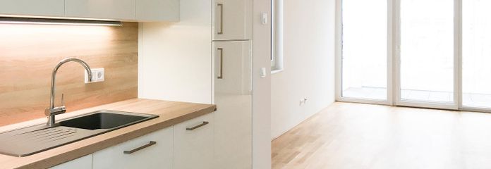 Bright 2-room apartment with loggia and skyline views, fitted kitchen, underground parking space, Frankfurt-Riedberg – Küche, Wohn- Essbereich