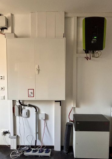 बर्लिन के बाहरी इलाके में आधुनिक नया निर्माण – PV Anlage mit Speicher