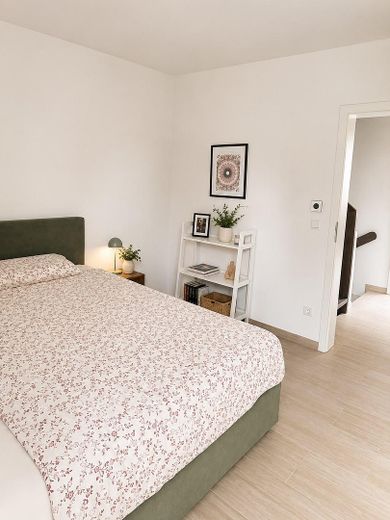 Zuhause beginnt hier in 22885 Basbüttel Stellau – Schlafzimmer