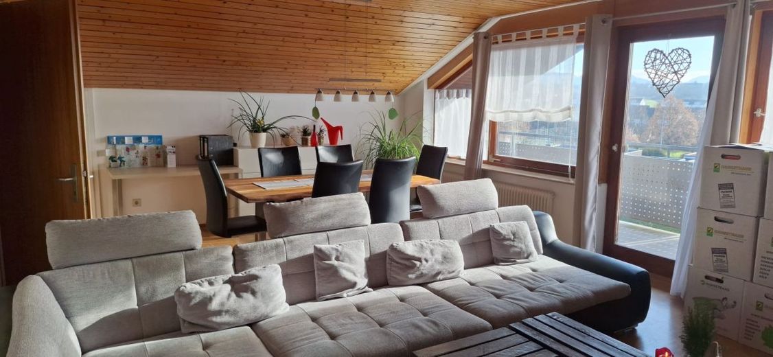 Helle 3-Zimmer Dachgeschosswohnung mit Südbalkon und Weitblick in Reutlingen – b864fca9-0cdb-49c3-bd40-16346ac00459