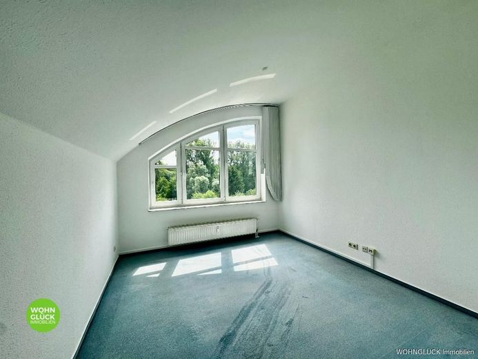 Bezaubernde Maisonette Wohnung mit Traumbalkon – Büro