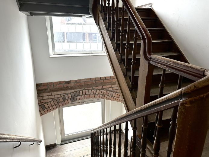 Moderne 2 Zimmer im kernsanierten Altbau – Treppenhaus