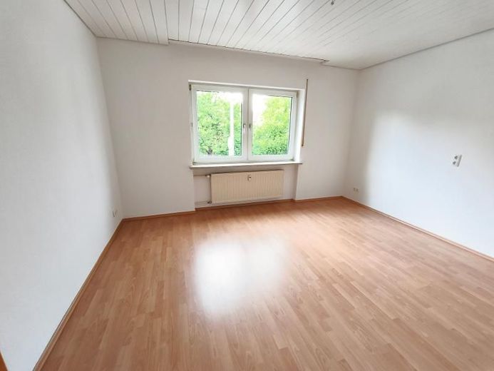 2 Zi. EG Wohnung mit Balkon – Schlafzimmer Bild 1