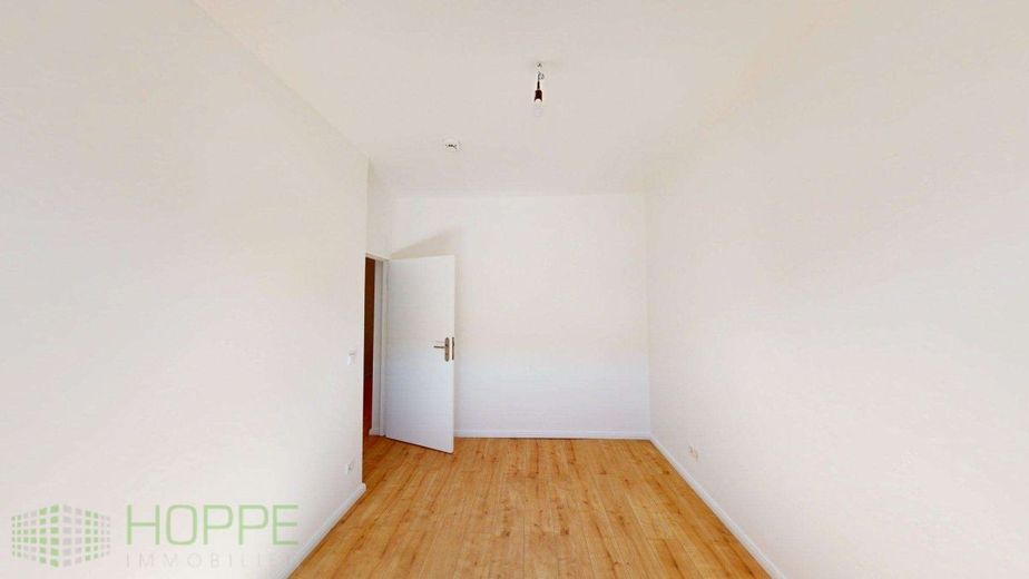 Mitte - Sofortbezug: Wohnung mit riesiger Sonnenterrasse in Gesundbrunnen (KEINE Käuferprovision) – Schlafzimmer 2 Perspektive 2