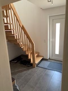 3,5 Zimmer DG- ETW im neuw. 2-FH, 91220 Schnaittach  EB 11/23 incl. Gartenanteil/Garage uvm. – Treppenhaus ETW2