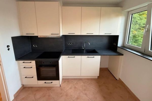 Helle 2-Zimmer-Wohnung mit moderner Küche & Balkon