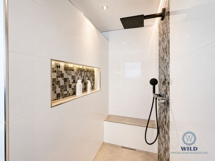 Ein Zuhause mit Zukunft - wertbewusst renoviert, nachhaltig gedacht, in Püttlingen gelegen. – Bad-OG-Dusche