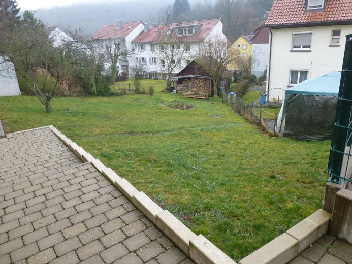Barrierearme Gartengeschosswohnung mit separaten Eingang. – Garten und Autostellplatz