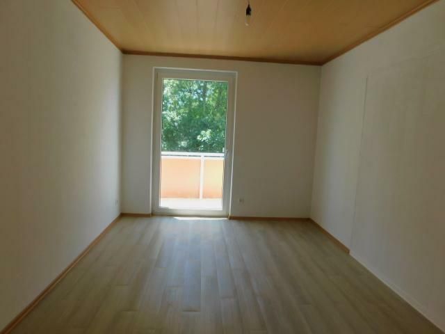 4-Zimmer-Eigentumswohnung 84m² mit Balkon &amp; Fernblick - sofort bezugsfrei in Idar-Oberstein – SB9 Schlafzimmer 2
