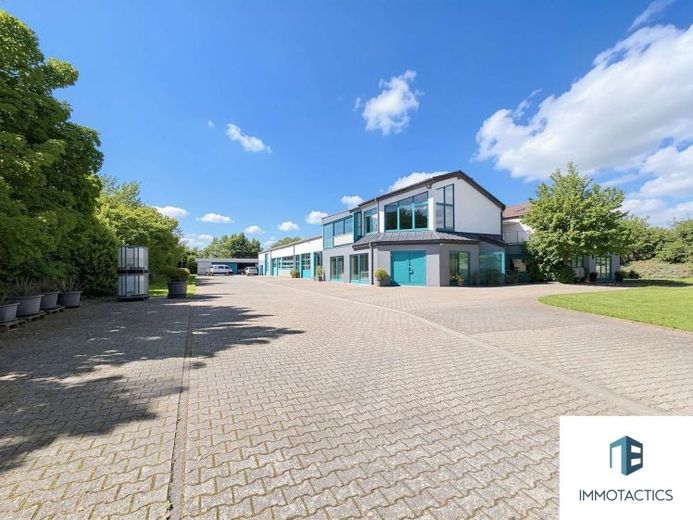 Raum für Ihr Unternehmen. Platz für Ihr Leben. Gewerbe- und Wohnensemble auf 6.115 m² in Gensingen – Foto 1