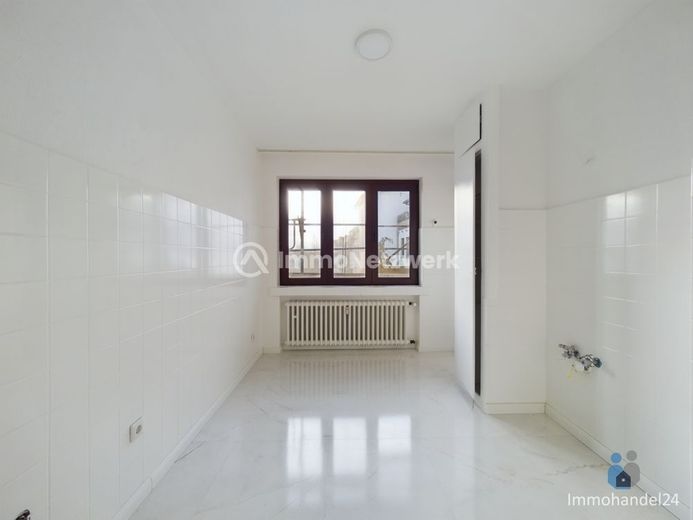 ***großzügige Altbauwohnung in toller Lage von Köln Lindenthal mit Balkon*** – Küche