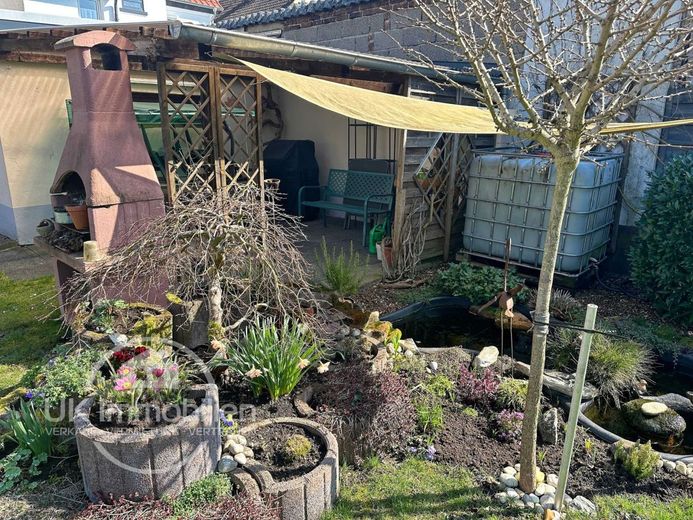 Erstbezug nach Sanierung 2,5-Zi-Whng im Dachgeschoss mit Gartenidylle – gemeinschaftl. Gartenbereich