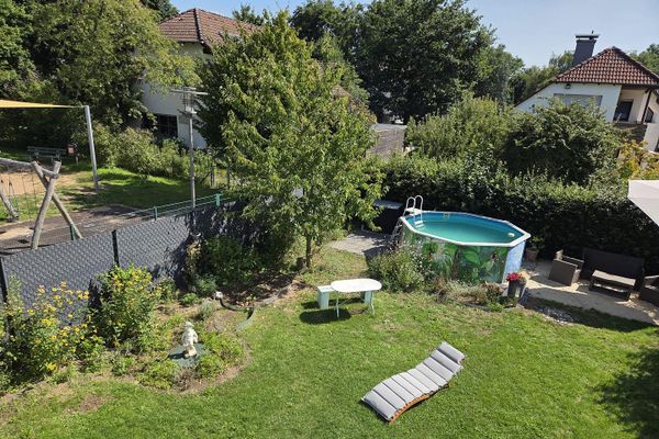 Casa unifamiliar independiente atractiva con gran jardín e instalación fotovoltaica en Hanau/ Großauheim