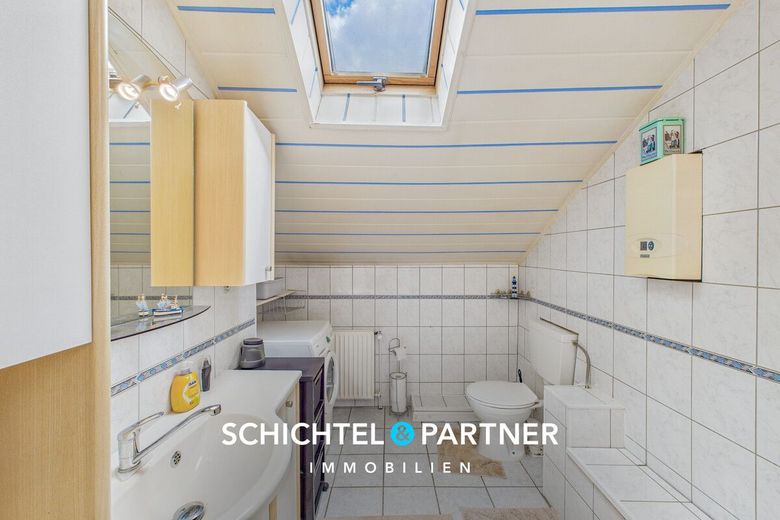 Oslebshausen | Renovierungsbedürftiges Reihenhaus mit Garten- und Hoffläche – S&amp;P | Duschbad