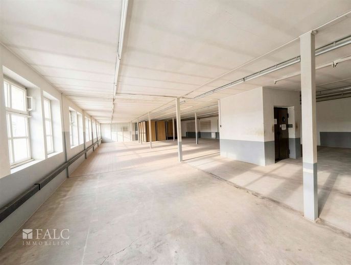Loft, Wohnen oder Gewerbe - 2.800 m² Entwicklungspotenzial sichern – 1. OG