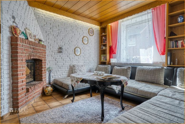Wohnzimmer mit Kamin