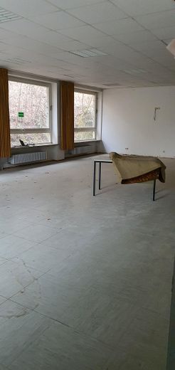 Grande proprietà con tre edifici in posizione privilegiata su un terreno boschivo di 33.600 m² – Foto 23