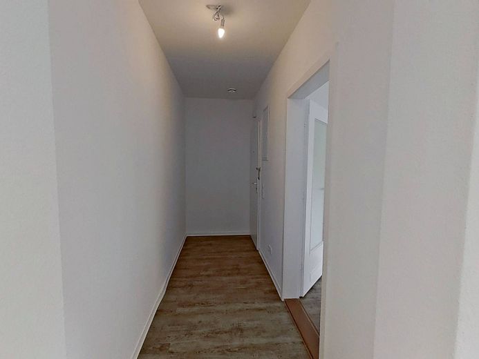 Große 3-Zi.-Whg. mit BALKON, EBK und viel Lichteinfall – Eingangsbereich