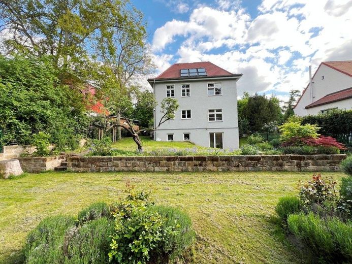 DACHGESCHOSS - MAISSONETTE IN ZWEIFAMILIENHAUS MIT GARTENANTEIL – Rückansicht