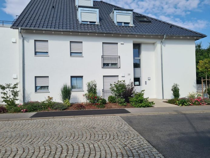 Appartement moderne de 3 pièces avec grande terrasse sur le toit – Photo 1