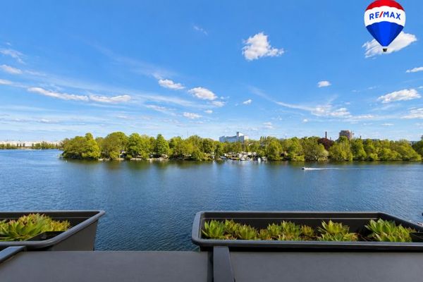 Appartement exclusif de 4 pièces avec vue sur l’eau, balcon et parking souterrain dans un emplacement de premier choix à Berlin-Spandau