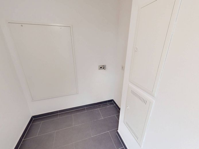 Appartamento di nuova costruzione di 3 locali in posizione centrale con BALCONE e cucina componibile nel nord-ovest di Friedrichshain – Hauswirtschaftsraum