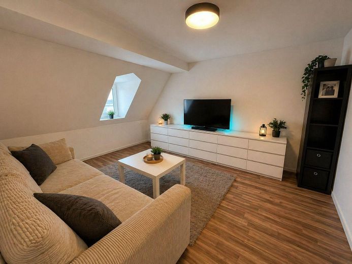 Vermietete Kapitalanlage in Innenstadtnähe – Wohnzimmer