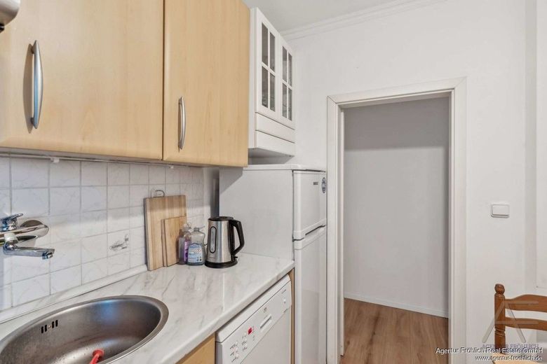 Investimento immobiliare nella Parkstadt Bogenhausen - moderno appartamento di 3 locali ristrutturato con contratto di locazione in essere – 240427022_Küche_1_WEB