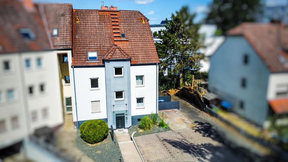 Hofgartennähe #5: Schöne 2 Zi Whg möbliert mit Balkon, EBK und Duschbad – Hausansicht
