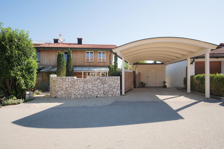 Chiemgau: Casa pareada bien cuidada en una ladera con vistas a la montaña - división real y orientación sur - – Foto 3