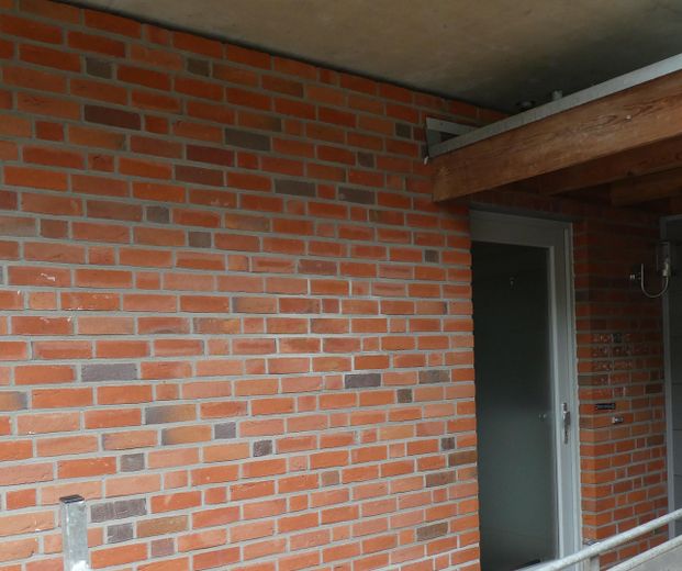 Garten-Wohnun­g mit eigenem Eingang und Garage nahe internationaler Schule, von Privat, Preis VB – separater Eingang