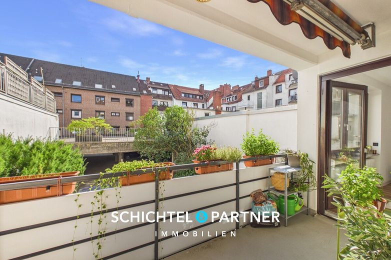 Alte Neustadt | Renovierte 3-Zimmer-Wohnung mit Garage und Balkon – S&amp;P | Balkon