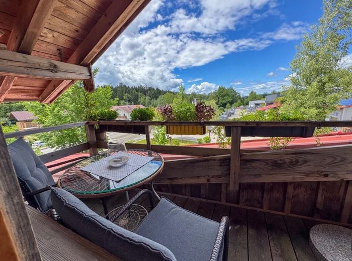 Gewerbeimmobilie mit Wohnoption - 560m2 Raum für Visionen zwischen München & Salzburg – DG - Balkon an der Westseite