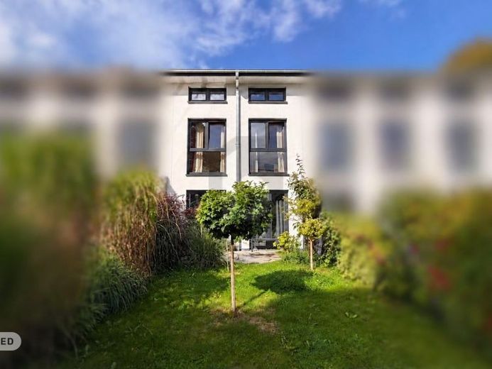 MOLTO SPAZIO PER VIVERE – POCO LAVORO IN GIARDINO – Foto 1