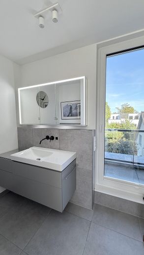 Modernes Endhaus am Brabandkanal mit großem Garten, Dachterrasse und Wellnessbereich – Modernes Badezimmer