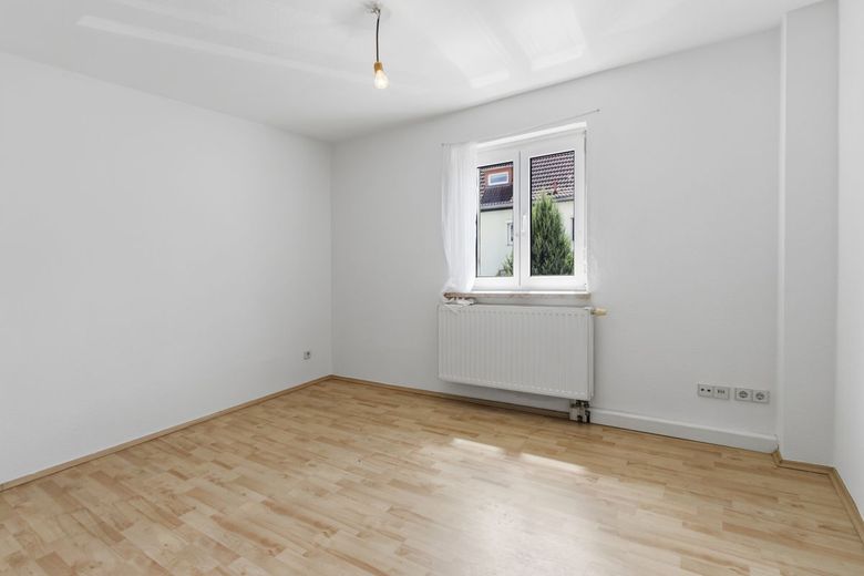 "Schollehaus" gesucht?
Reihenendhaus mit kleinem Garten und Garage – Kinderzimmer 1