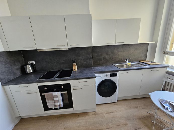 Erstbezug nach Sanierung: Stylische Zimmer in moderner 3er-WG in Berlin-Spandau! – Küche