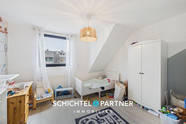 Osterholz | Bezugsfrei: Familienhaus mit liebevollem Garten und Garage – S&amp;P | Zimmer